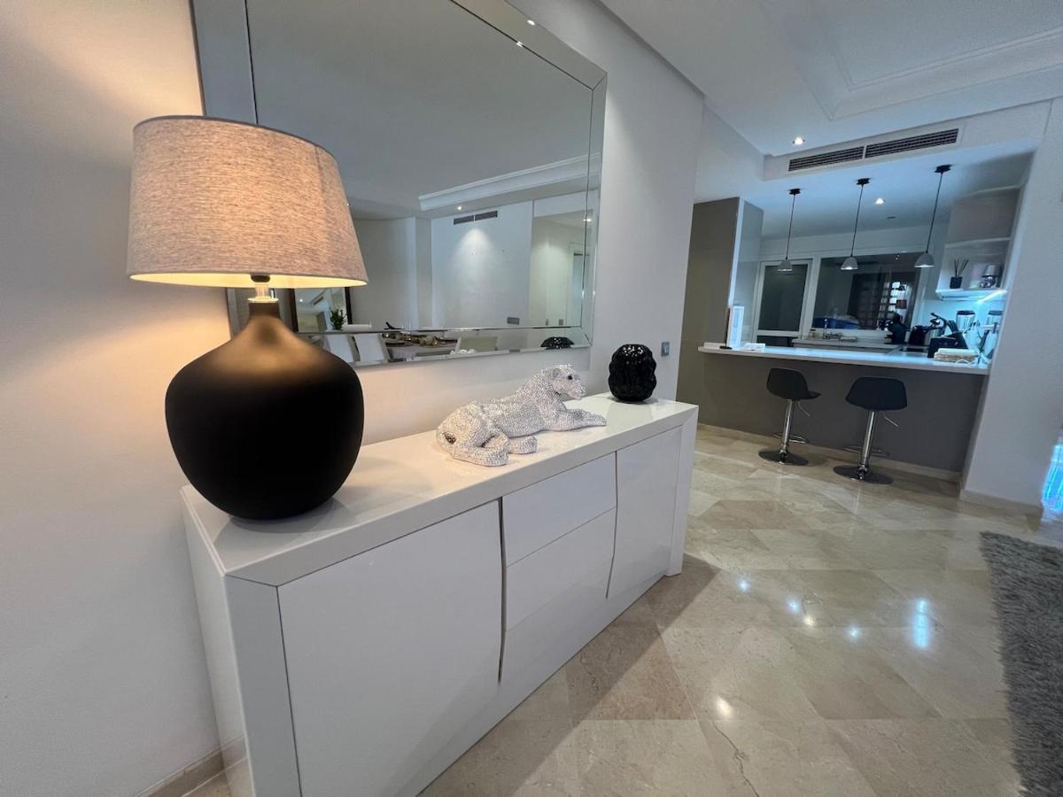 Te Huur 2 Slaapkamers Frontline Strand Complex Estepona Exterior foto