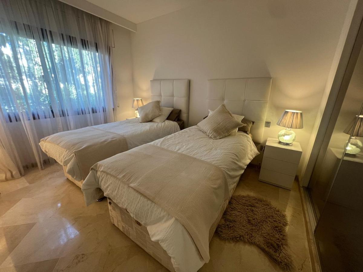 Te Huur 2 Slaapkamers Frontline Strand Complex Estepona Exterior foto