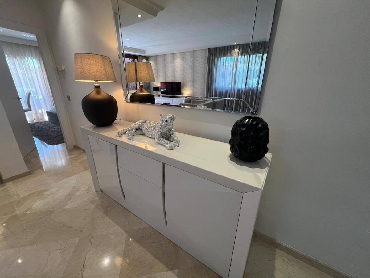 Te Huur 2 Slaapkamers Frontline Strand Complex Estepona Exterior foto