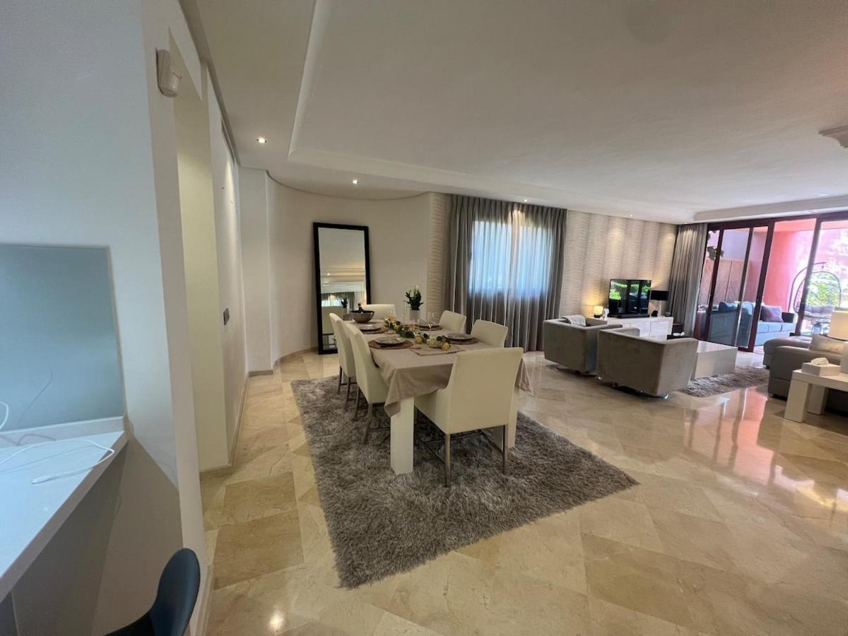 Te Huur 2 Slaapkamers Frontline Strand Complex Estepona Exterior foto