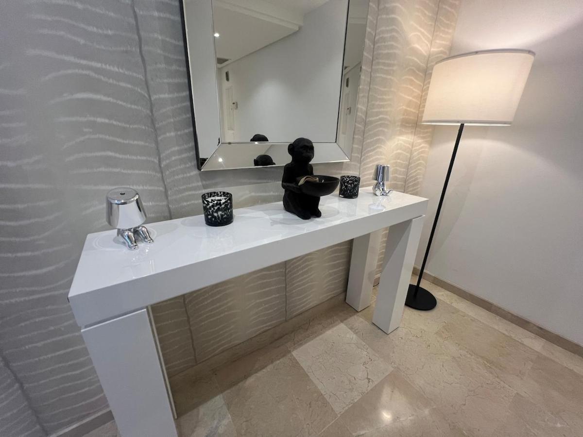Te Huur 2 Slaapkamers Frontline Strand Complex Estepona Exterior foto