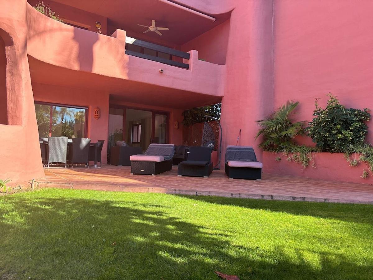 Te Huur 2 Slaapkamers Frontline Strand Complex Estepona Exterior foto