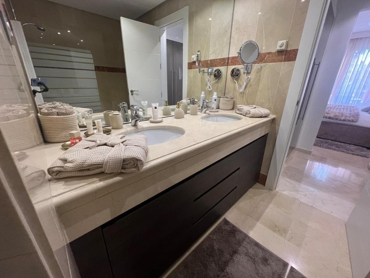Te Huur 2 Slaapkamers Frontline Strand Complex Estepona Exterior foto