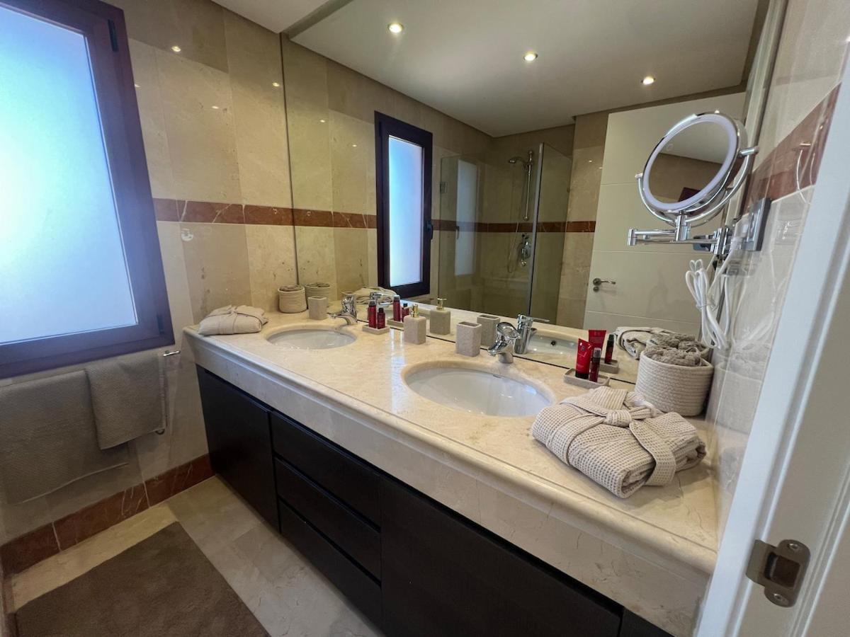 Te Huur 2 Slaapkamers Frontline Strand Complex Estepona Exterior foto