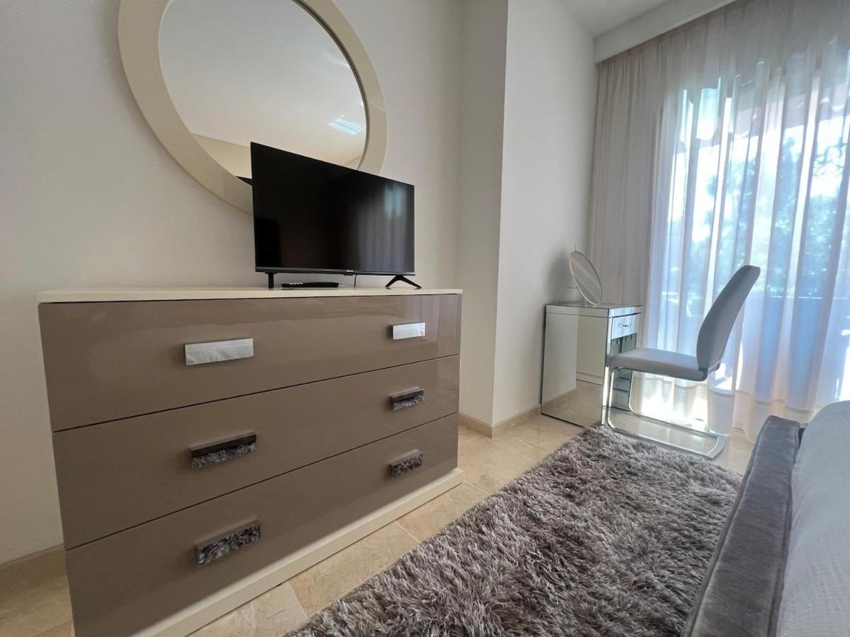 Te Huur 2 Slaapkamers Frontline Strand Complex Estepona Exterior foto